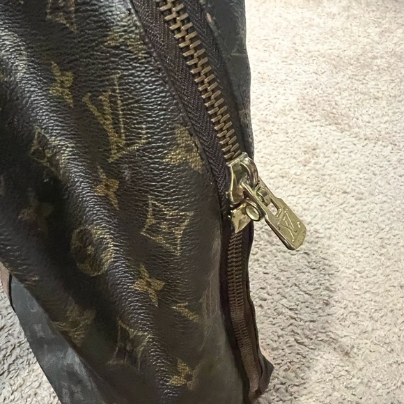 Louis Vuitton Vintage Monogram Zip Around Travel Bag - Authentic - Picture 10 of 10